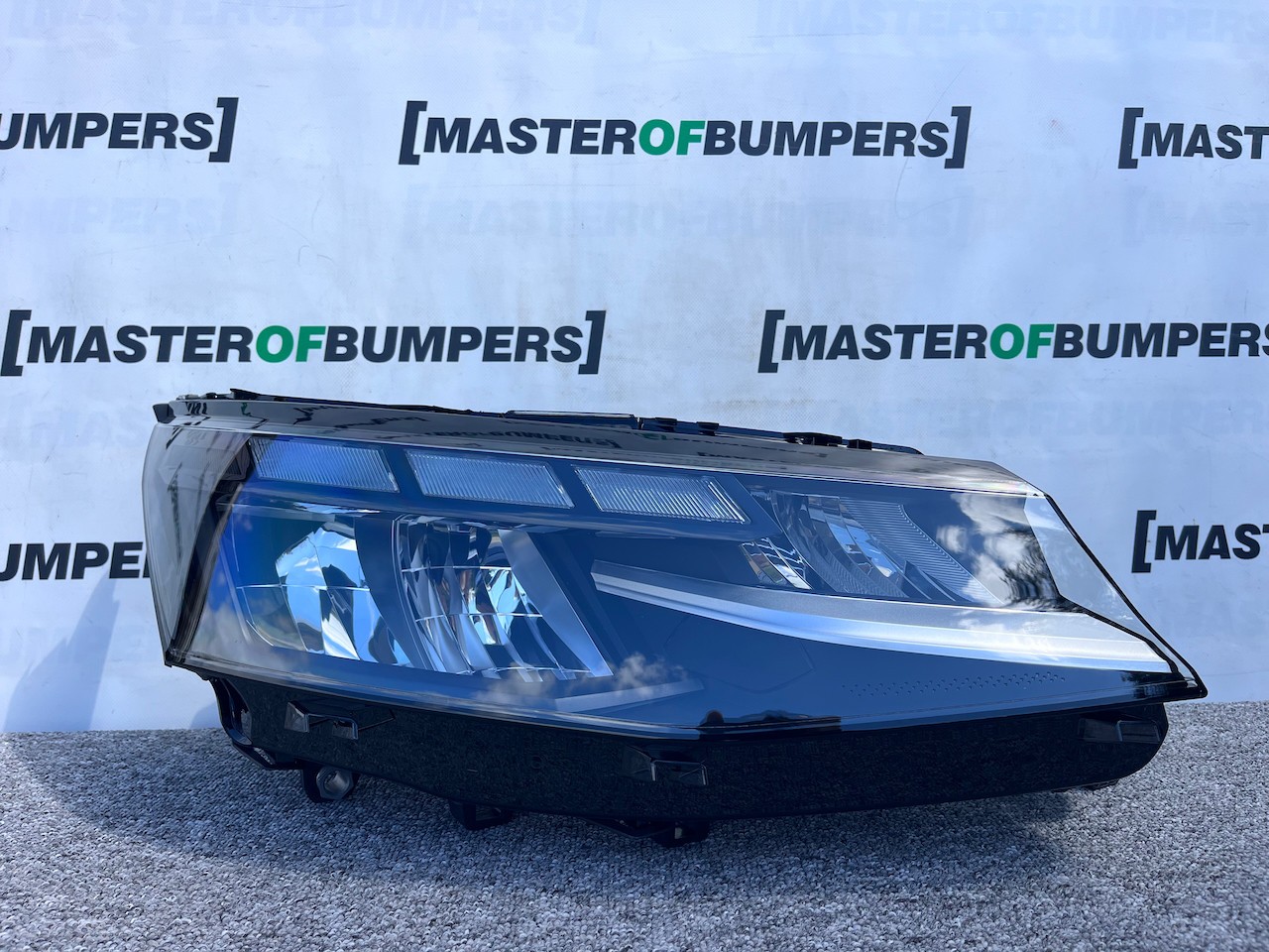 VW Transporter T7 Off Grid 2024-on Led Headlight Right Side Uk Spec Silver Trim VW Transporter T7 Off Grid 2024-on Led Headlight Right Side Uk Spec Silver Trim