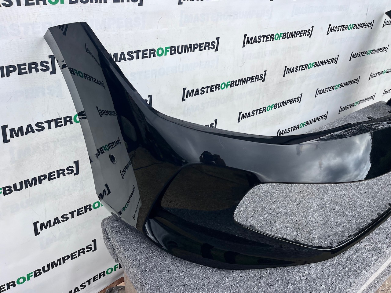 VW Passat Elegance Saloon Estate 2024-on Front Bumper 6 Pdc Genuine [v370]