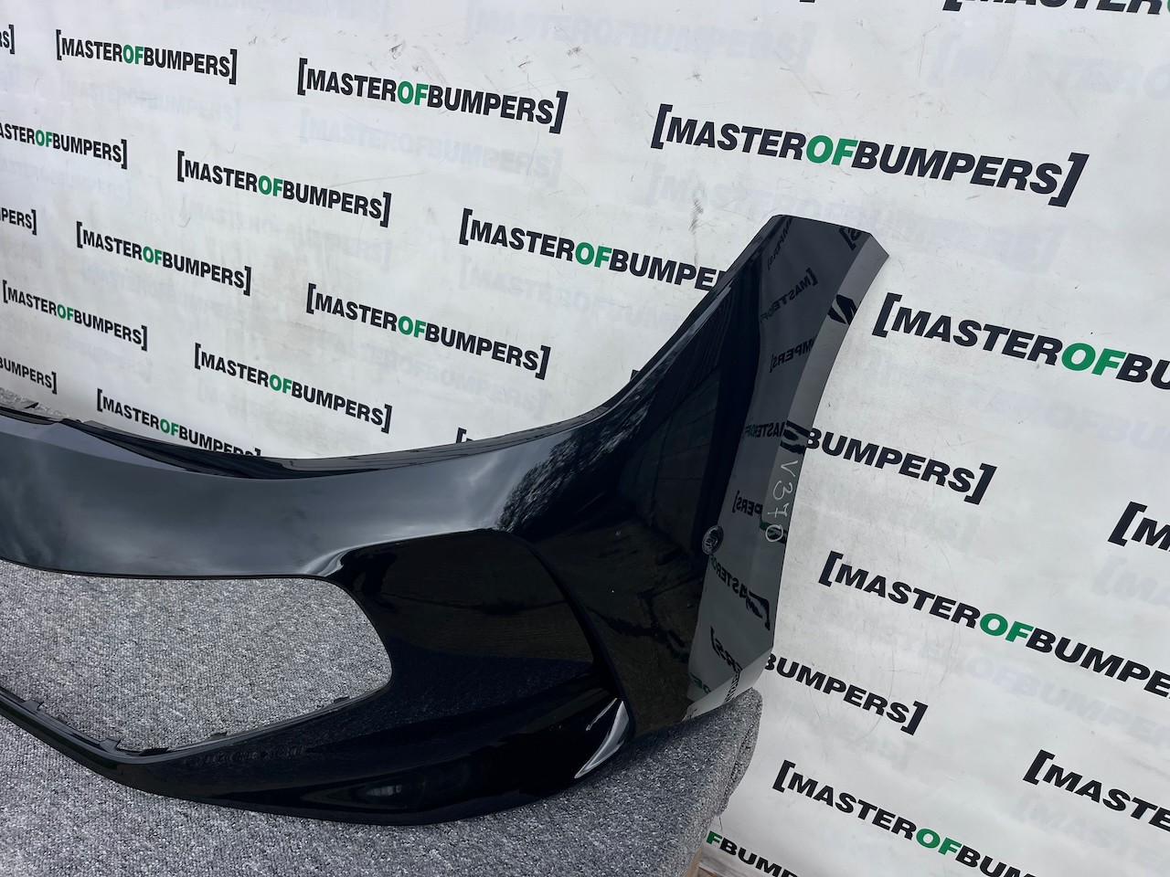 VW Passat Elegance Saloon Estate 2024-on Front Bumper 6 Pdc Genuine [v370]