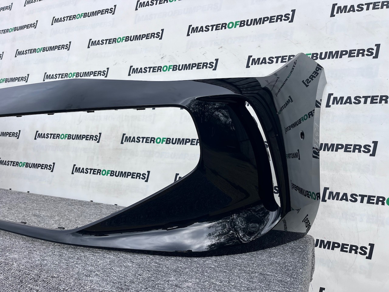 VW Passat Elegance Saloon Estate 2024-on Front Bumper 6 Pdc Genuine [v370]