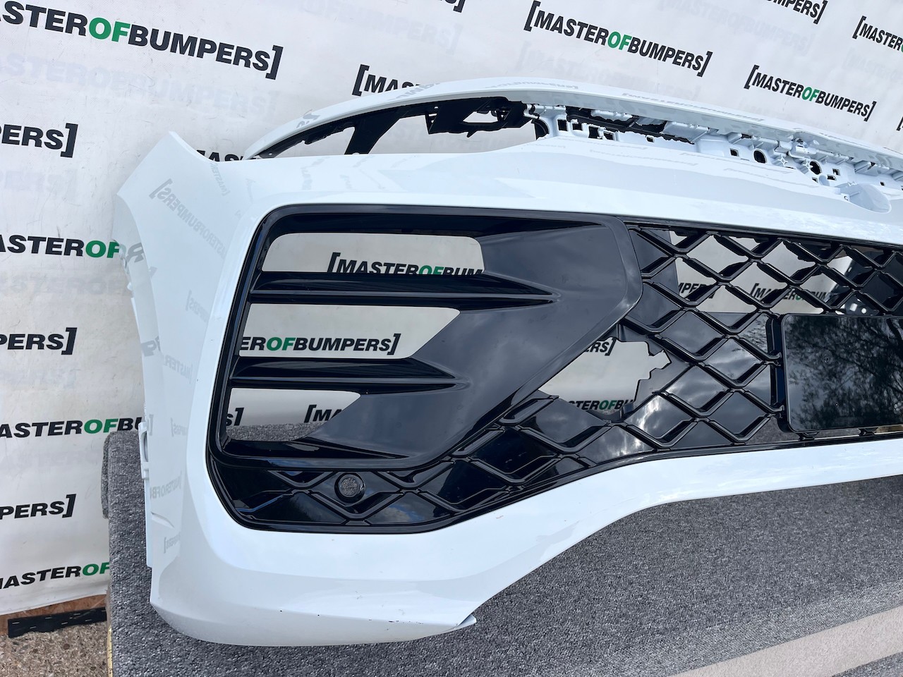 VW Tayron R-line Estate Hybrid 2025-on Front Bumper 6 Pdc Genuine [v382]