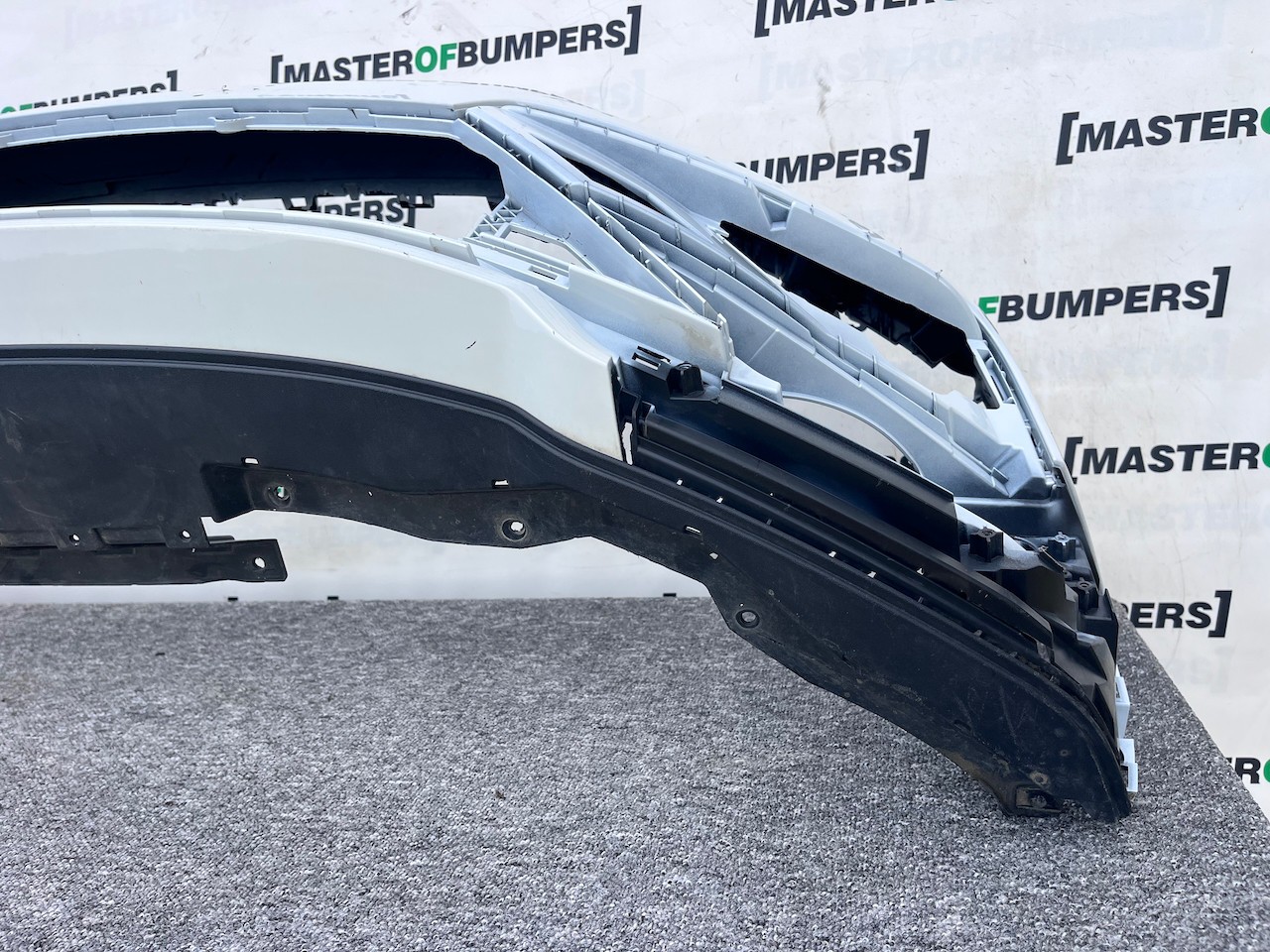 VW Tiguan R Line Mk2 Suv 2016-2019 Front Bumper 6 Pdc + Jets Genuine [v390]