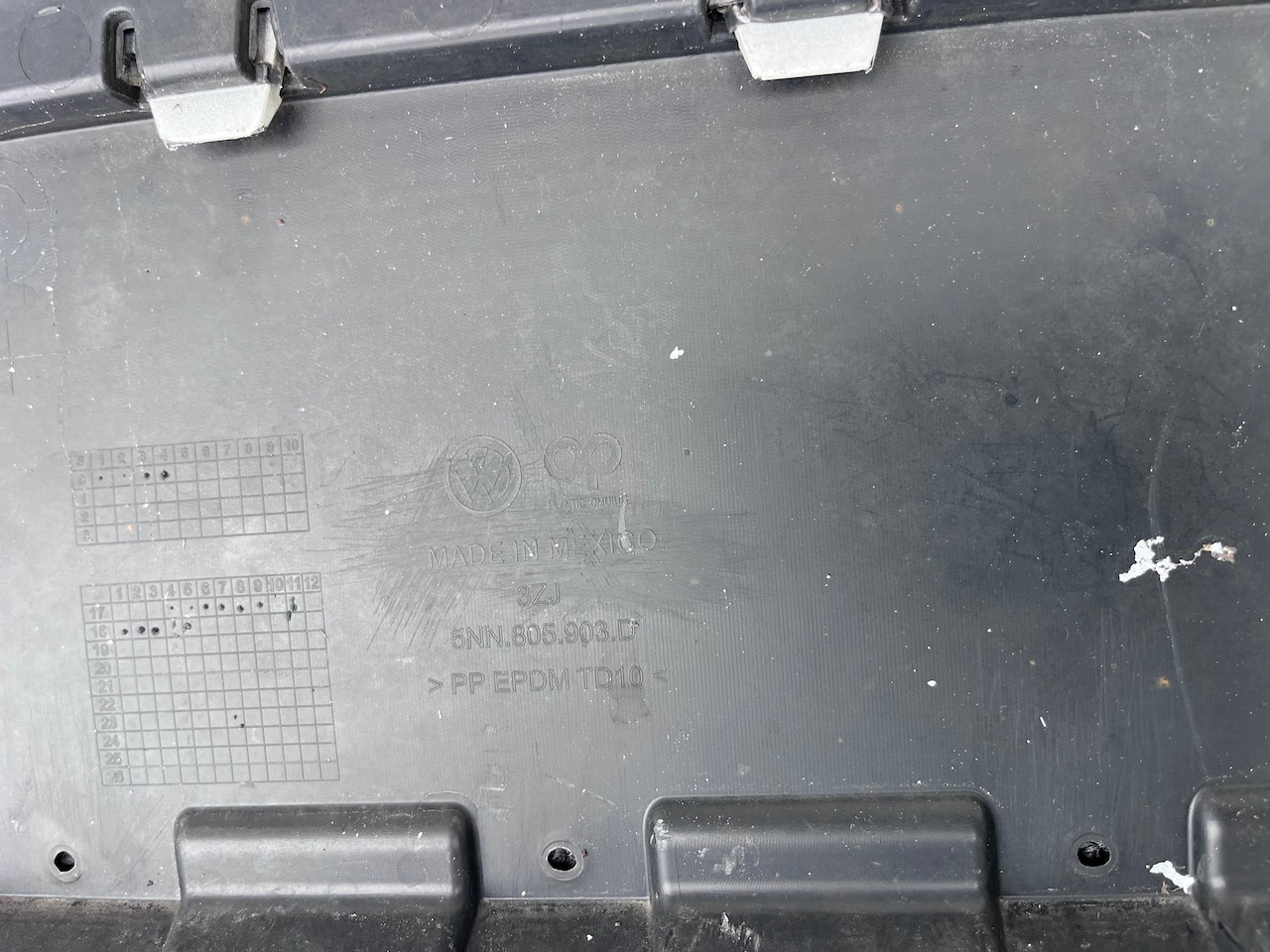 VW Tiguan R Line Mk2 Suv 2016-2019 Front Bumper 6 Pdc + Jets Genuine [v390]