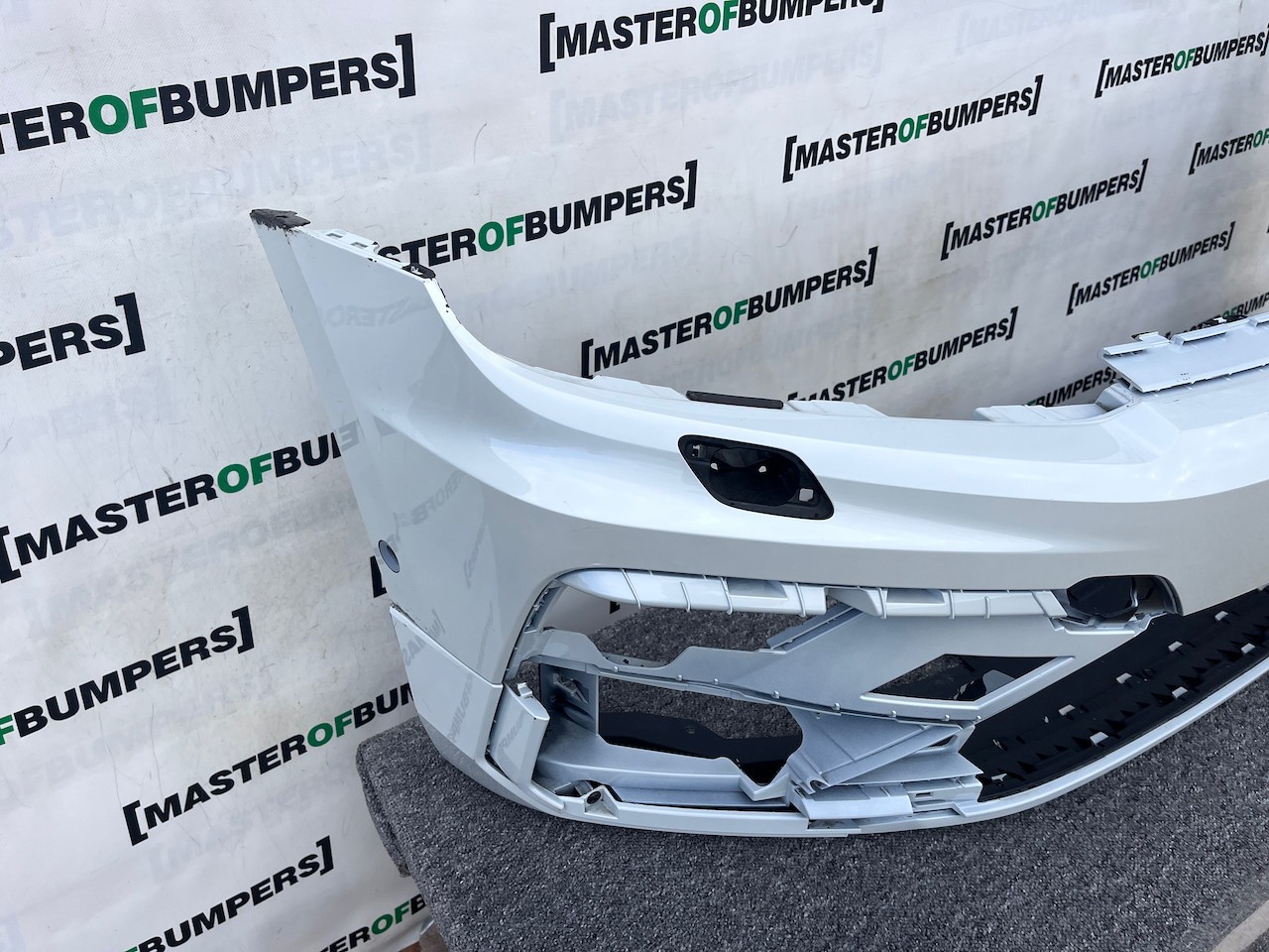 VW Tiguan R Line Mk2 Suv 2016-2019 Front Bumper 6 Pdc + Jets Genuine [v390]