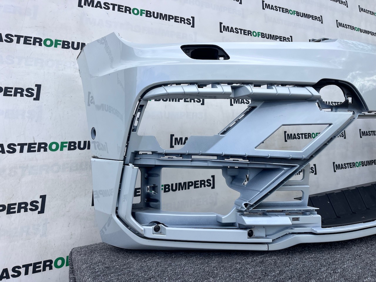 VW Tiguan R Line Mk2 Suv 2016-2019 Front Bumper 6 Pdc + Jets Genuine [v390]