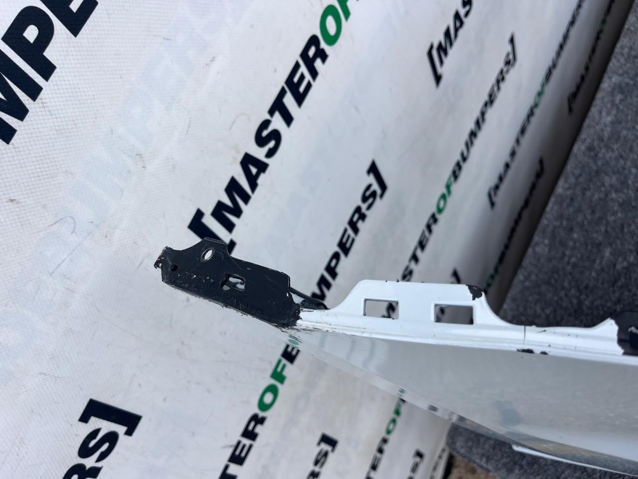 VW Tiguan R Line Mk2 Suv 2016-2019 Front Bumper 6 Pdc + Jets Genuine [v390]