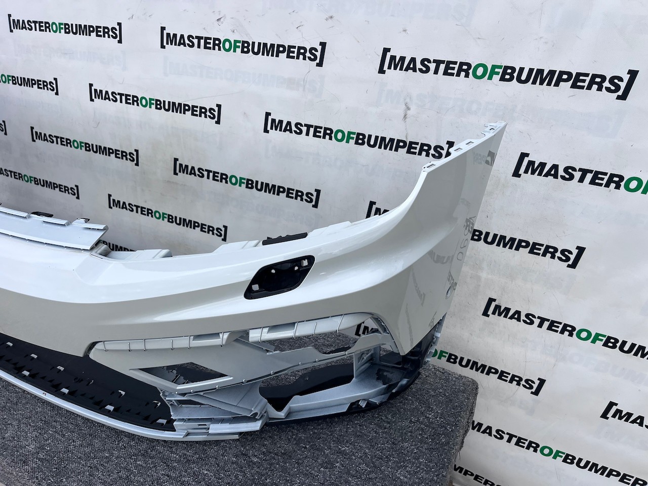 VW Tiguan R Line Mk2 Suv 2016-2019 Front Bumper 6 Pdc + Jets Genuine [v390]