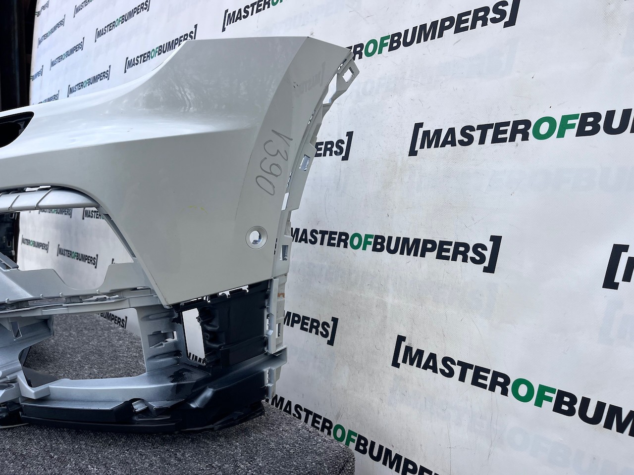 VW Tiguan R Line Mk2 Suv 2016-2019 Front Bumper 6 Pdc + Jets Genuine [v390]