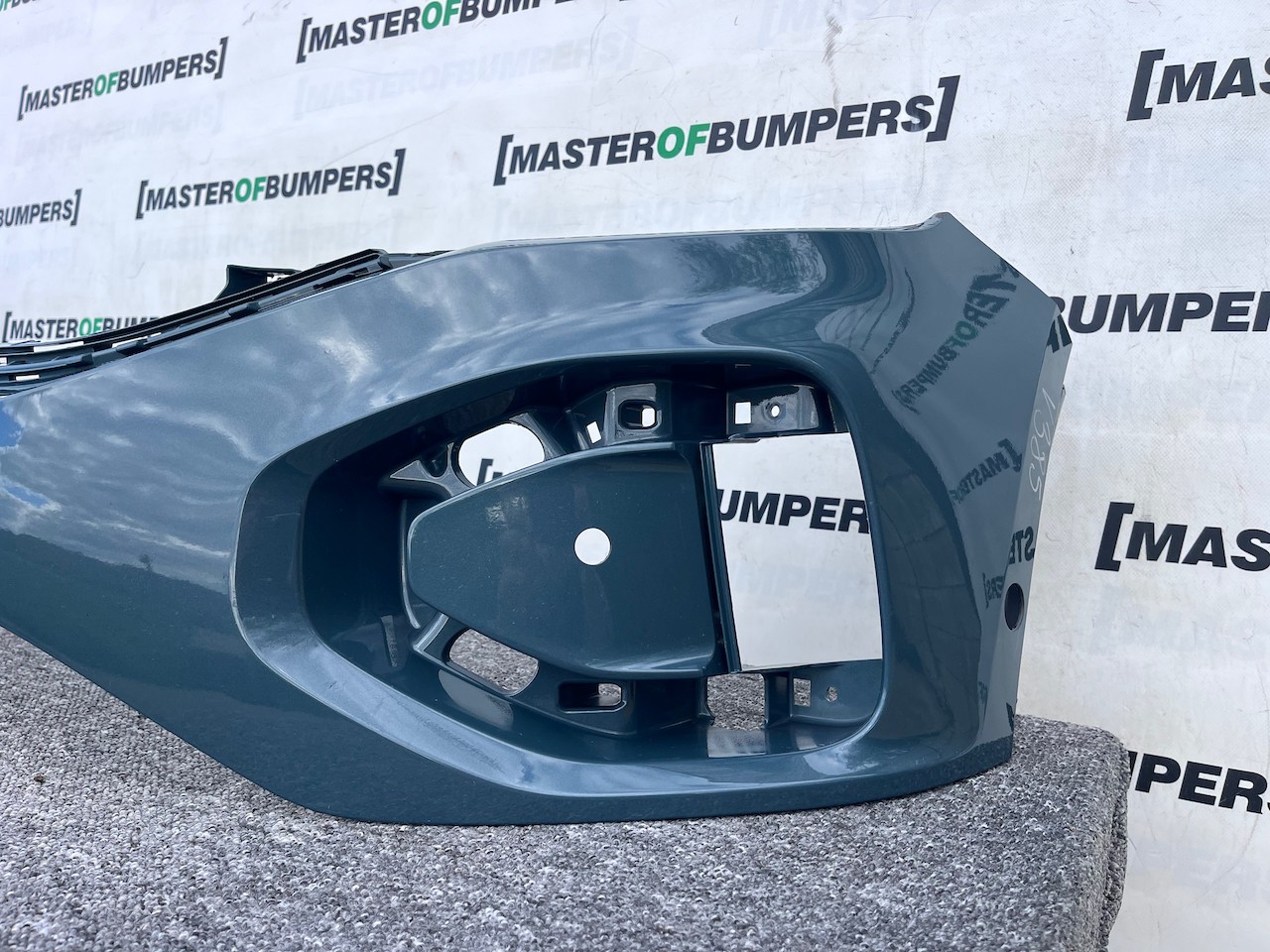 VW T-roc Troc Tfsi Evo Life Style 2022-2025 Front Bumper 4 Pdc Genuine [v385]