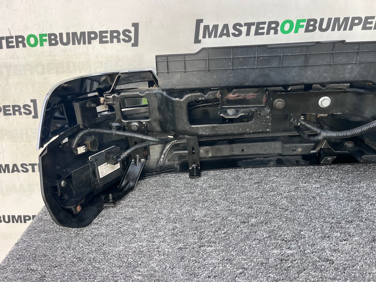 VW Amarok Style Mk2 D/cab Pick Up 2023-on Rear Bumper Pdc Genuine Damaged VW Amarok Style Mk2 D/cab Pick Up 2023-on Rear Bumper Pdc Genuine Damaged