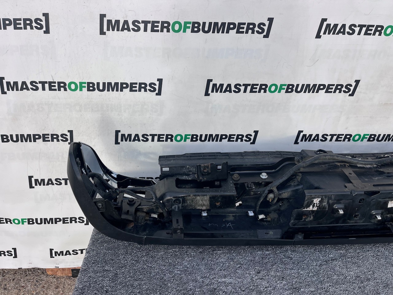 VW Amarok Style Mk2 D/cab Pick Up 2023-on Rear Bumper Pdc Genuine Damaged VW Amarok Style Mk2 D/cab Pick Up 2023-on Rear Bumper Pdc Genuine Damaged
