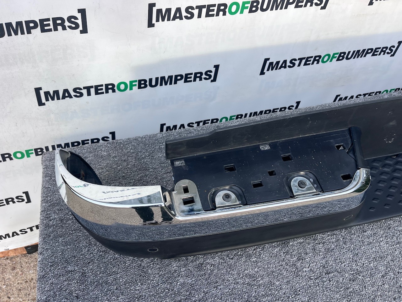 VW Amarok Style Mk2 D/cab Pick Up 2023-on Rear Bumper Pdc Genuine Damaged VW Amarok Style Mk2 D/cab Pick Up 2023-on Rear Bumper Pdc Genuine Damaged
