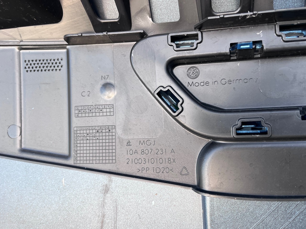 VW Id3 Id.3 Performance Hatchback Lift 2024-on Front Bumper 4 Pdc Genuine [v435]