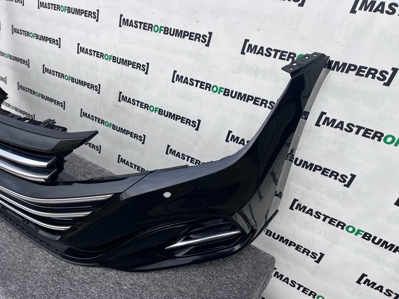 VW Arteon R Line Facelift 2020-2024 Front Bumper 6 Pdc + Jets Genuine [v301]