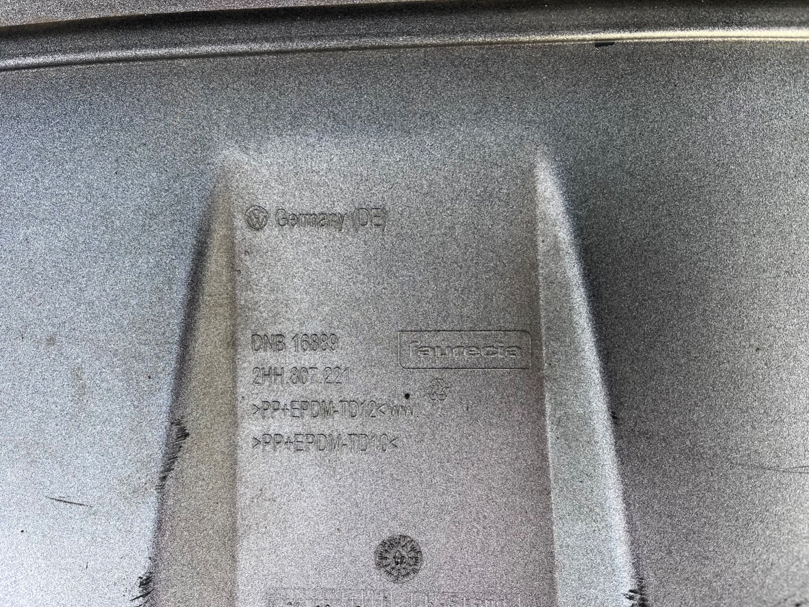 VW Amarok Mk1 Pre-facelift 2010-2015 Front Bumper 4 Pdc Genuine [v461]