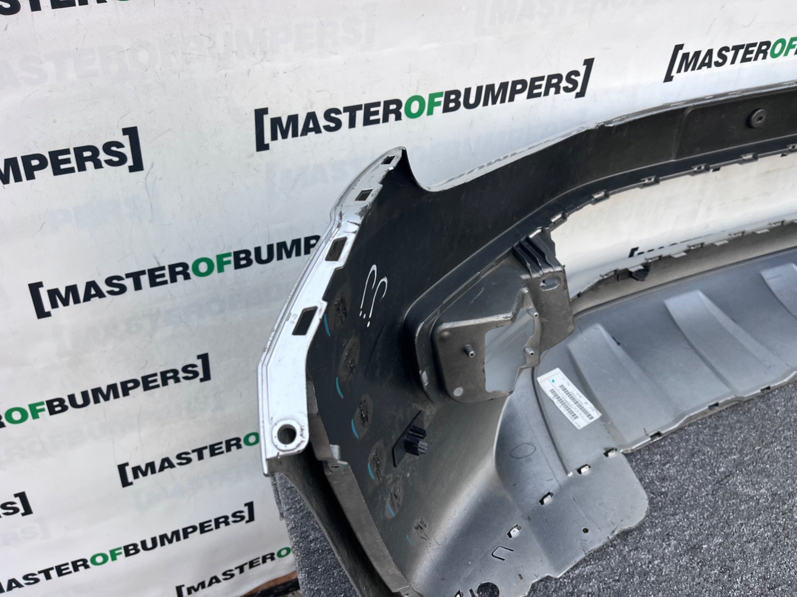 VW Amarok Mk1 Pre-facelift 2010-2015 Front Bumper 4 Pdc Genuine [v462]