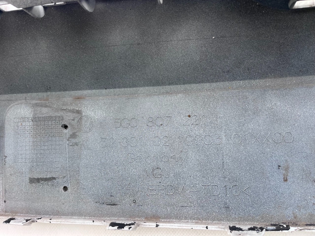 VW Golf Se Mk7 (pre-facelift) 2013-2016 Front Bumper 4 Pdc + Jets Genuine [v478]