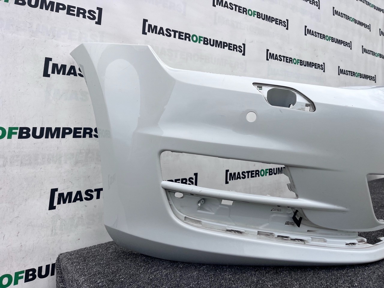 VW Golf Se Mk7 (pre-facelift) 2013-2016 Front Bumper 4 Pdc + Jets Genuine [v478]