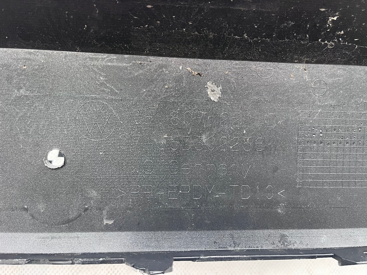 VW Golf Gte Hybrid Mk7.5 Hatchb 2017-2019 Front Bumper 4 Pdc Jets Genuine [v456]