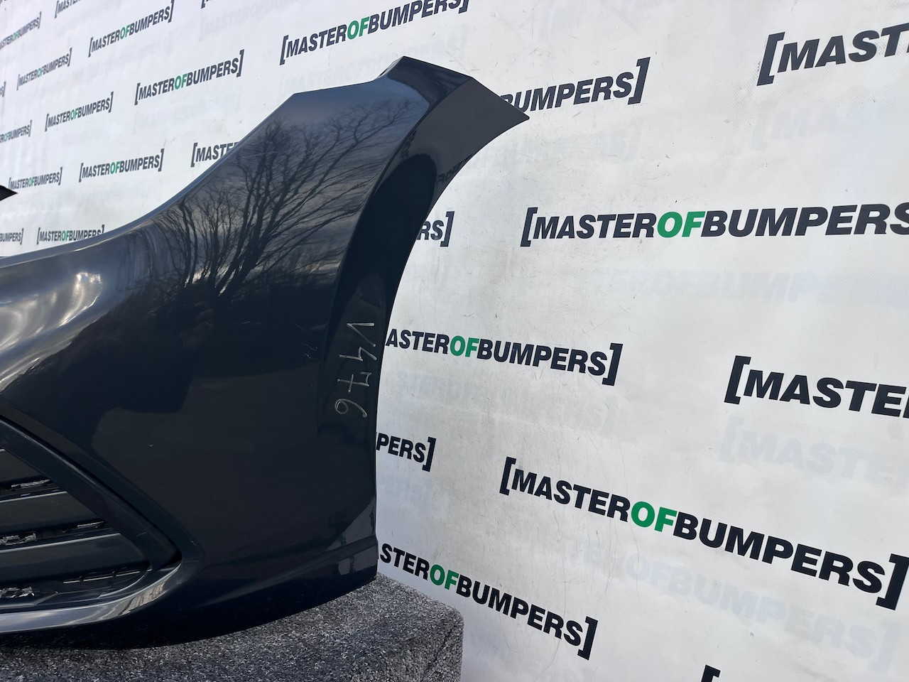 VW Golf Se Mk8 Hatchback 2020-2024 Front Bumper 4 Pdc Genuine [v476]