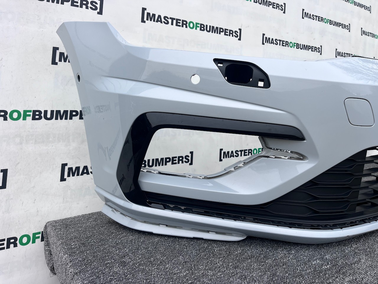 VW Golf R Line Mk7.5 Hatchback 2017-2019 Front Bumper 6 Pdc +jets Genuine [v480]