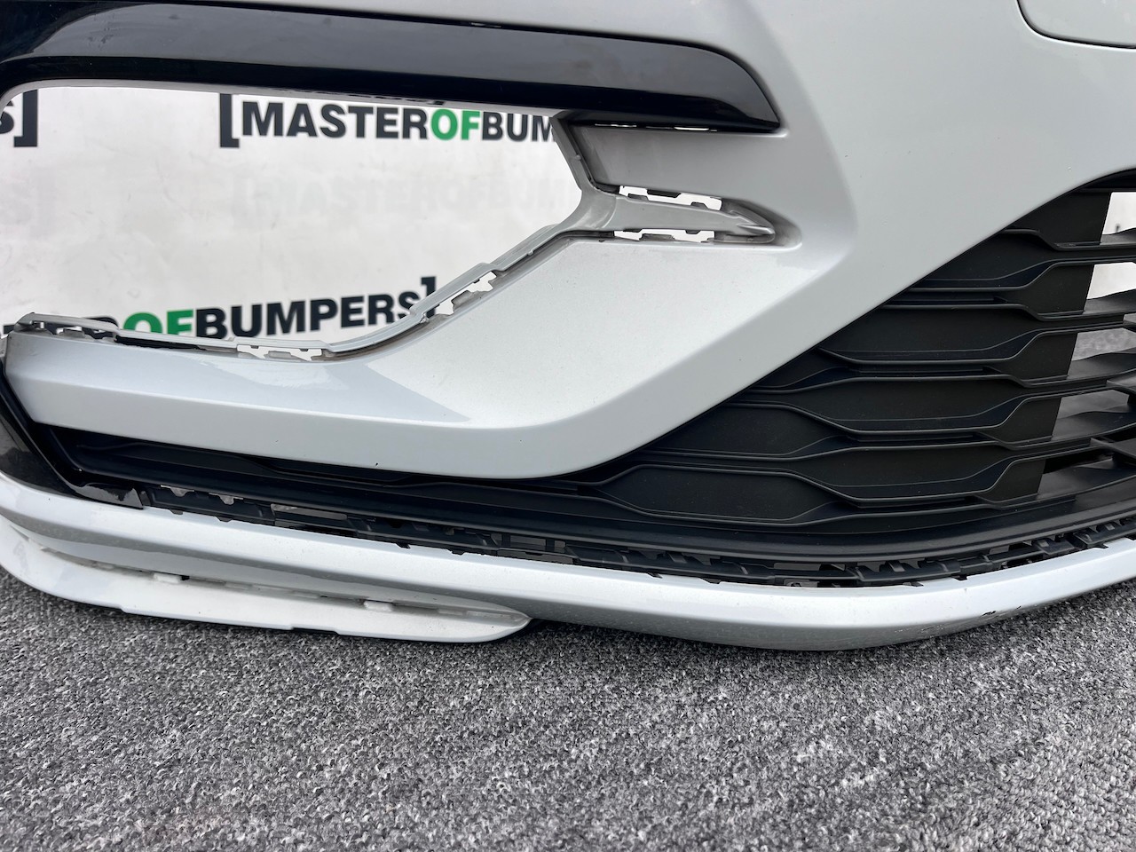 VW Golf R Line Mk7.5 Hatchback 2017-2019 Front Bumper 6 Pdc +jets Genuine [v480]