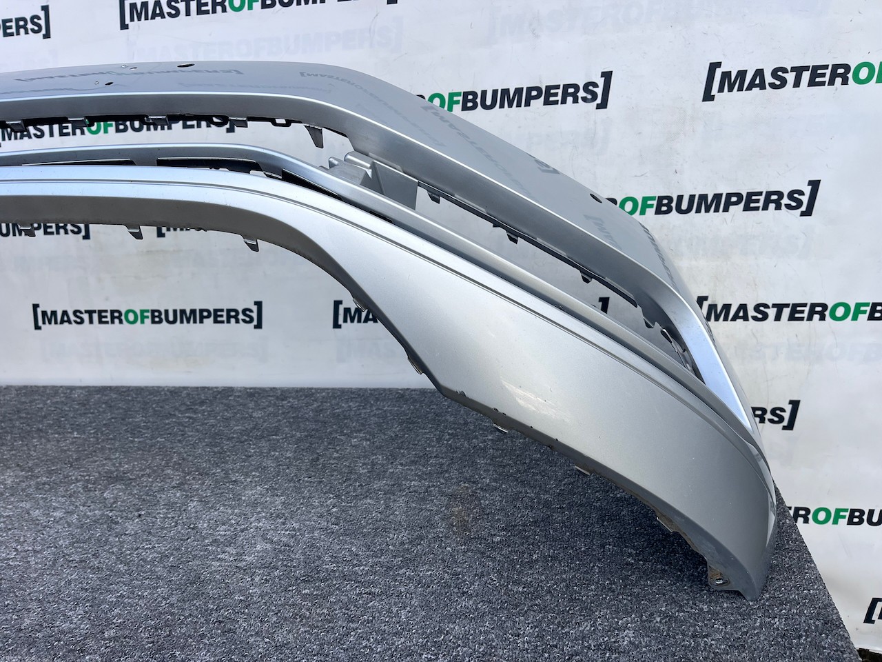 VW Passat Trendline Bluemotion B8 2015-2019 Front Bumper 4 Pdc Genuine [v466]