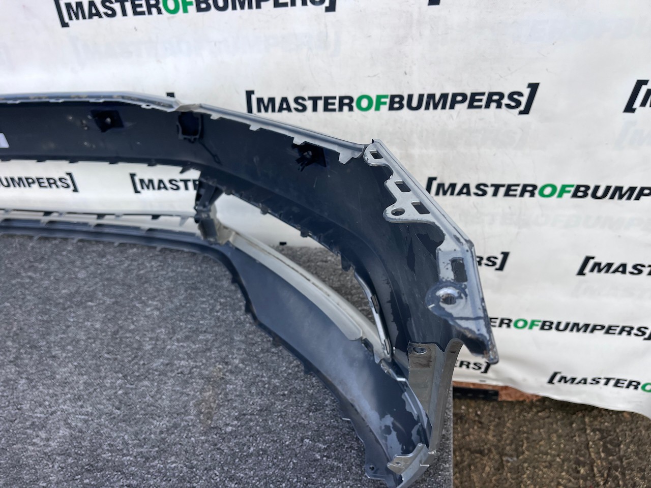 VW Passat Trendline Bluemotion B8 2015-2019 Front Bumper 4 Pdc Genuine [v466]