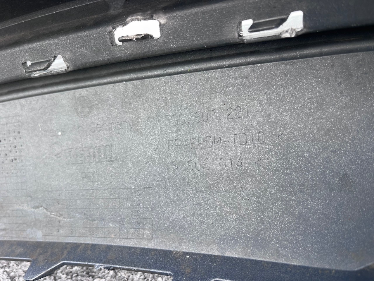 VW Passat Trendline Bluemotion B8 2015-2019 Front Bumper 4 Pdc Genuine [v466]