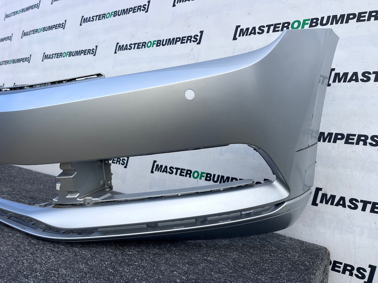 VW Passat Trendline Bluemotion B8 2015-2019 Front Bumper 4 Pdc Genuine [v466]
