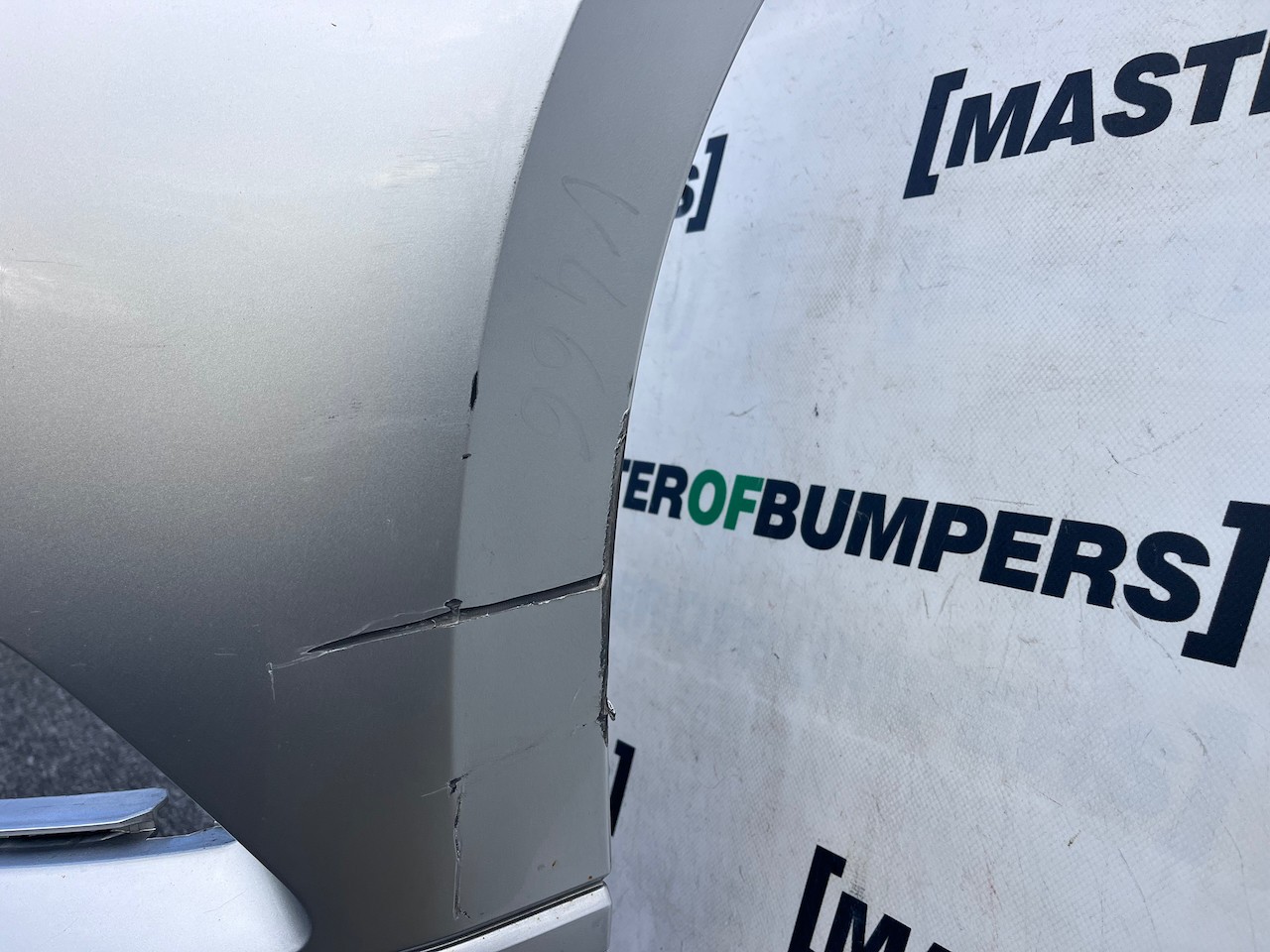 VW Passat Trendline Bluemotion B8 2015-2019 Front Bumper 4 Pdc Genuine [v466]