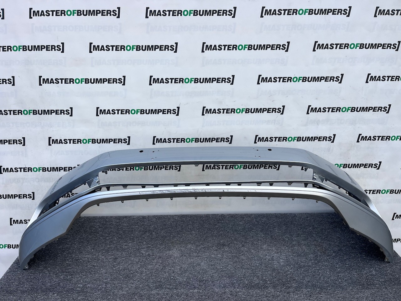 VW Passat Trendline Bluemotion B8 2015-2019 Front Bumper 4 Pdc Genuine [v466]