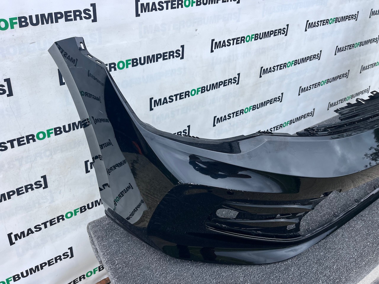 VW Golf Se Style Mk8 Lift Hatchback 2024-2026 Front Bumper 4 Pdc Genuine [v523]