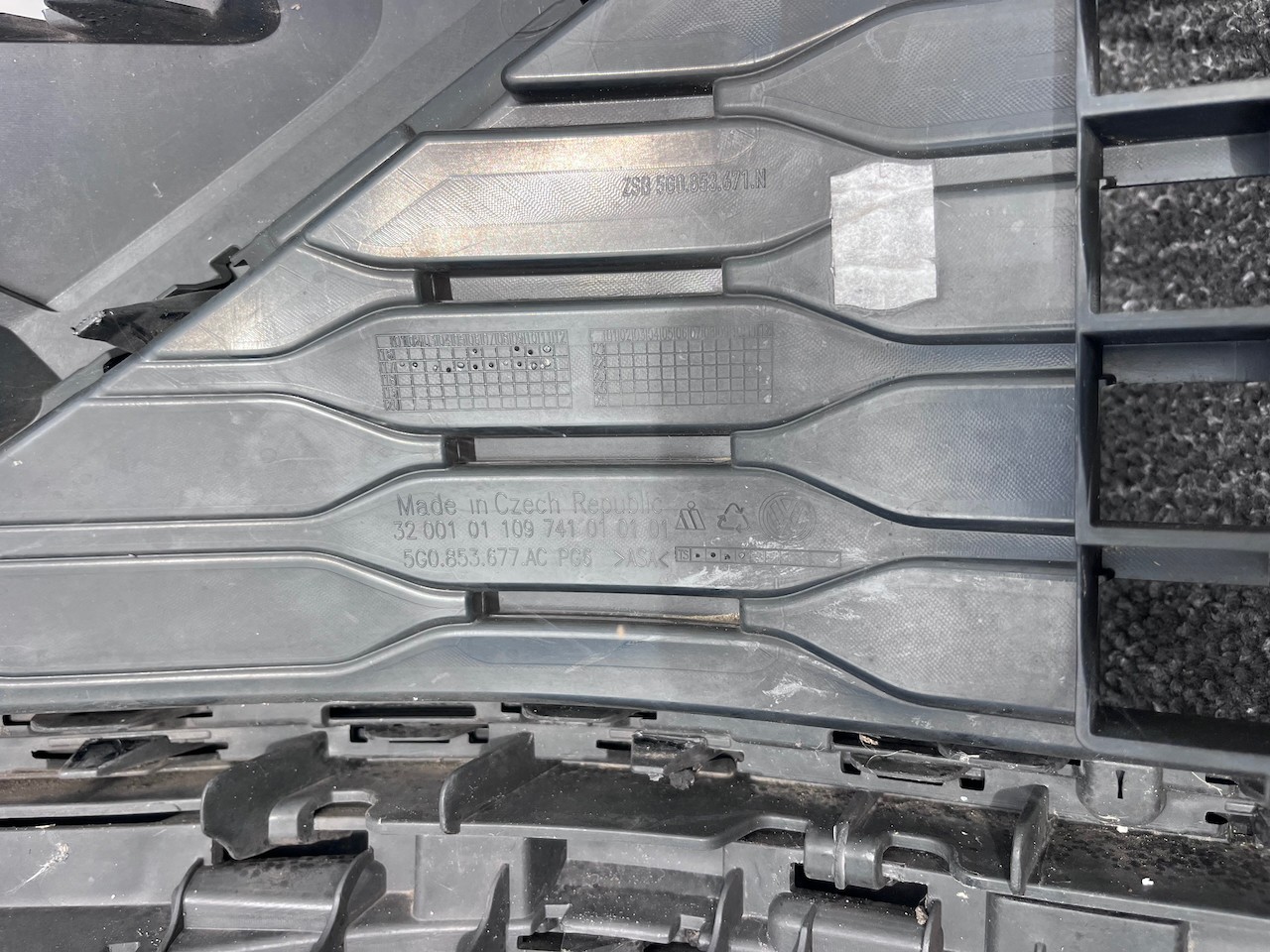 VW Golf R Line Mk7.5 Hatchback 2017-2019 Front Bumper 4 Pdc +jets Genuine [v550]