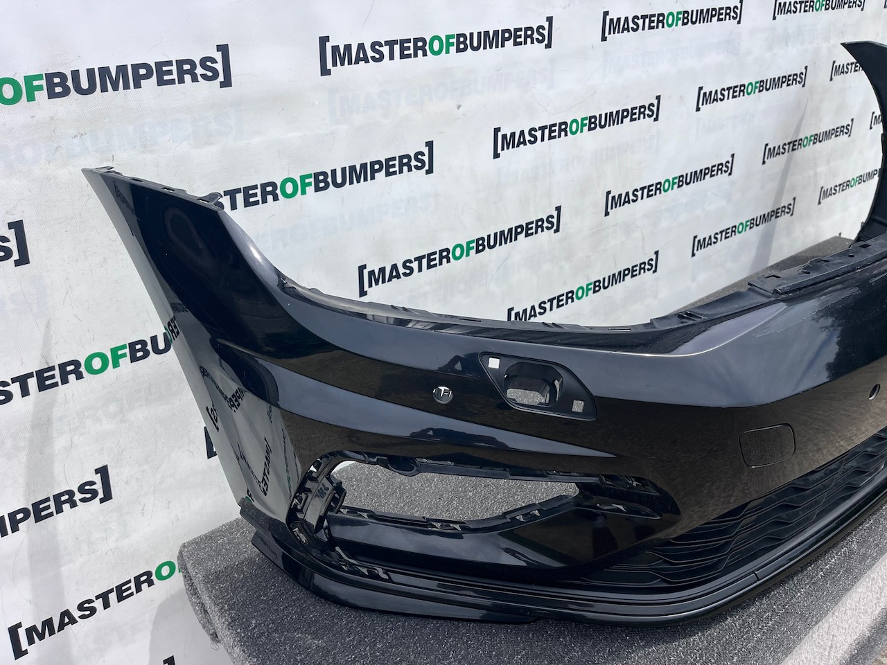 VW Golf R Line Mk7.5 Hatchback 2017-2019 Front Bumper 4 Pdc +jets Genuine [v550]