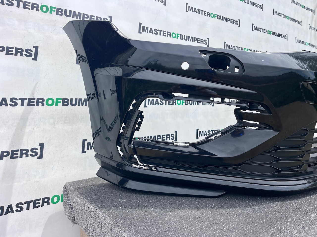VW Golf R Line Mk7.5 Hatchback 2017-2019 Front Bumper 4 Pdc +jets Genuine [v550]