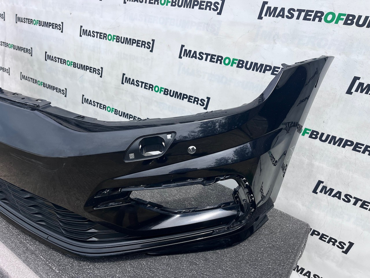 VW Golf R Line Mk7.5 Hatchback 2017-2019 Front Bumper 4 Pdc +jets Genuine [v550]