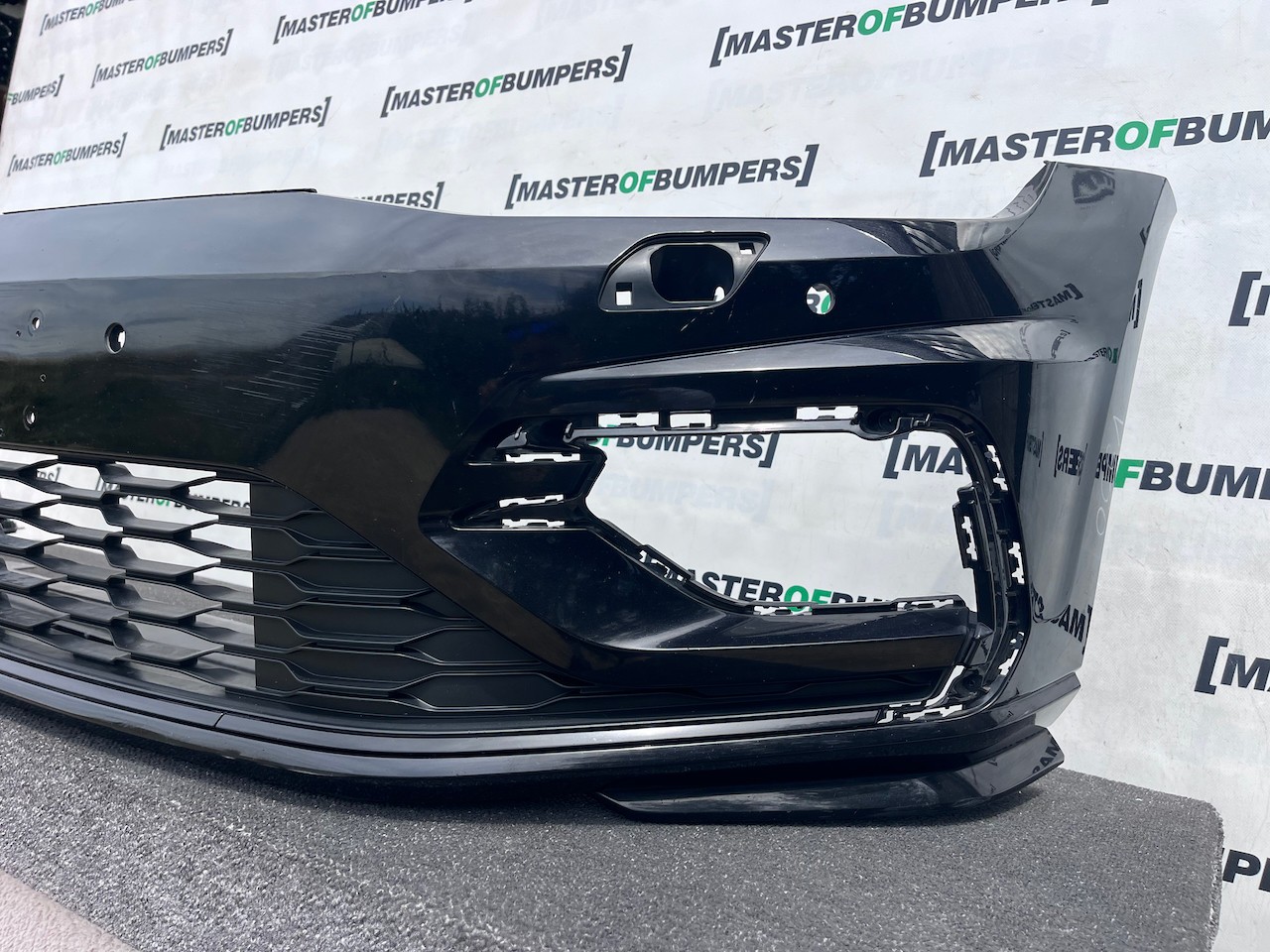 VW Golf R Line Mk7.5 Hatchback 2017-2019 Front Bumper 4 Pdc +jets Genuine [v550]