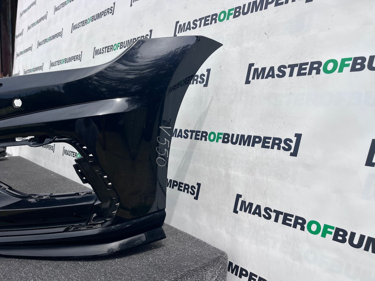 VW Golf R Line Mk7.5 Hatchback 2017-2019 Front Bumper 4 Pdc +jets Genuine [v550]