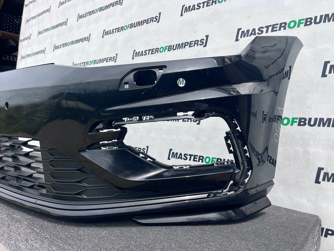 VW Golf R Line Mk7.5 Hatchback 2017-2019 Front Bumper 4 Pdc +jets Genuine [v550]