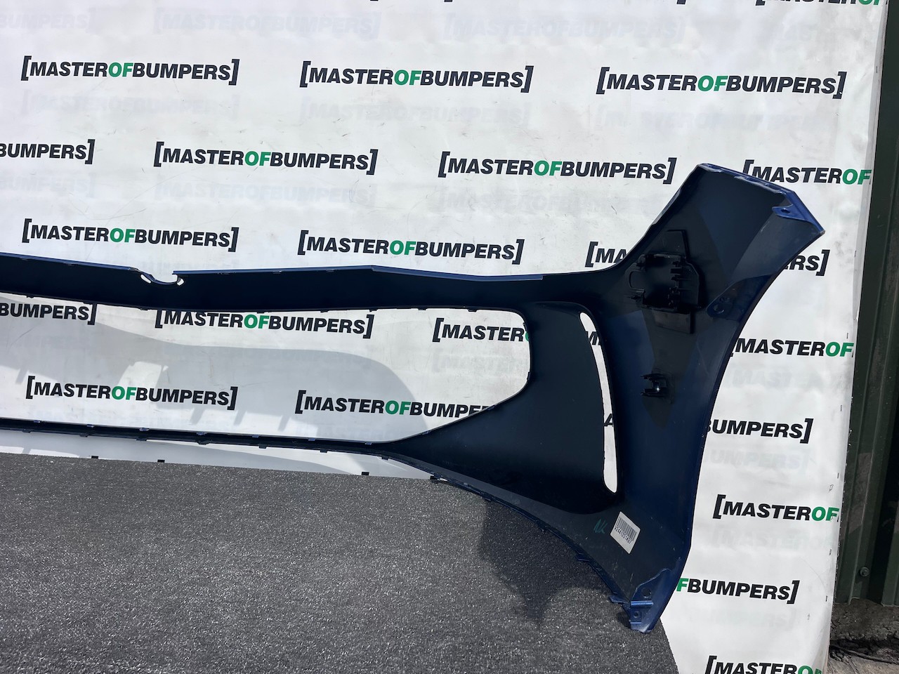 VW Passat Elegance Saloon Estate 2024-2027 Front Bumper 6 Pdc Genuine [v548]