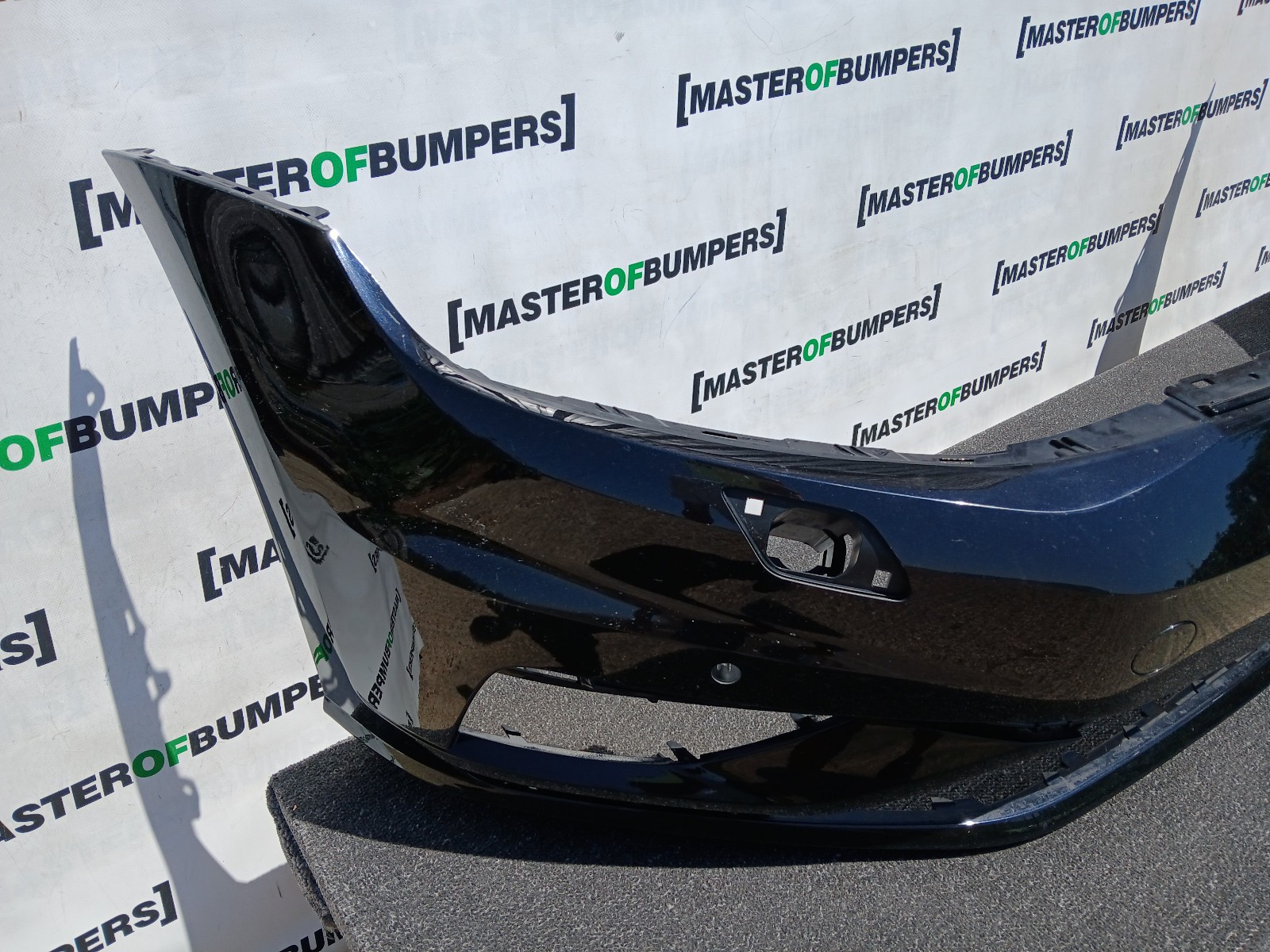 VW Golf Se Mk7.5 Hatchback 2017-2019 Front Bumper 4 Pdc +jets Genuine [v577]