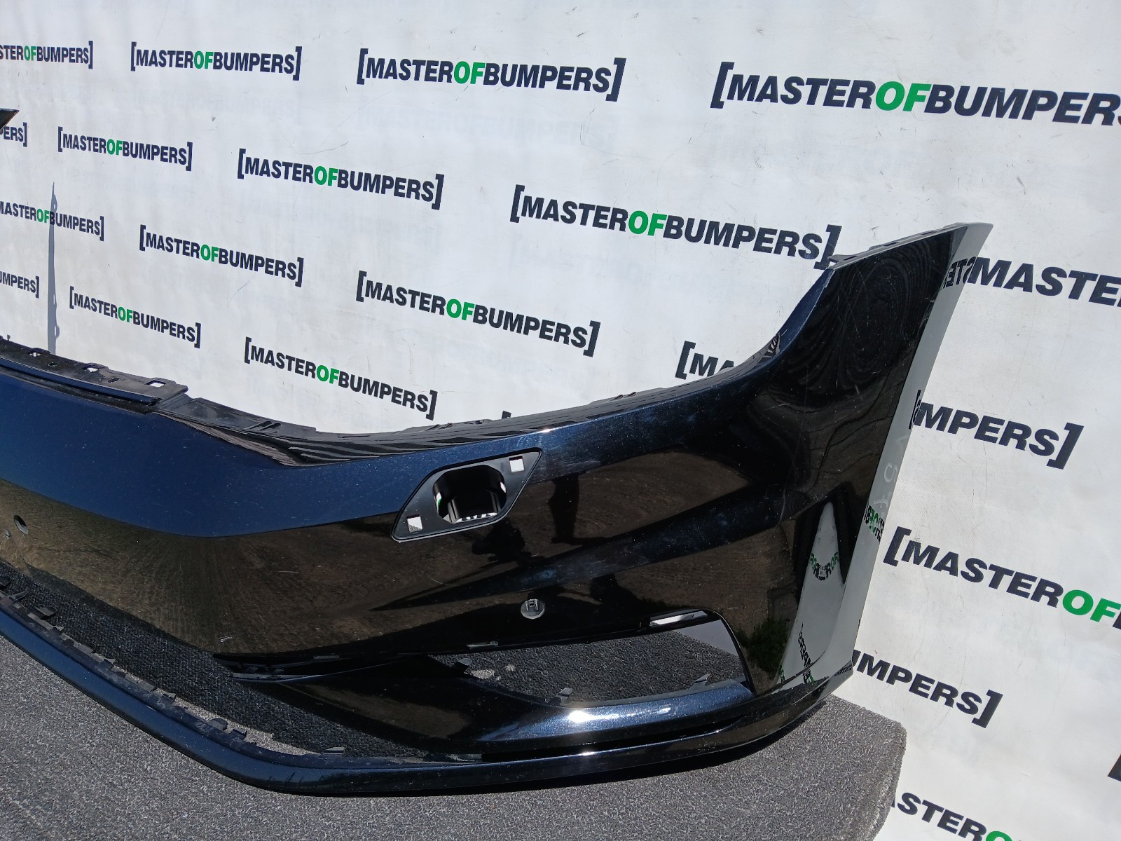VW Golf Se Mk7.5 Hatchback 2017-2019 Front Bumper 4 Pdc +jets Genuine [v577]