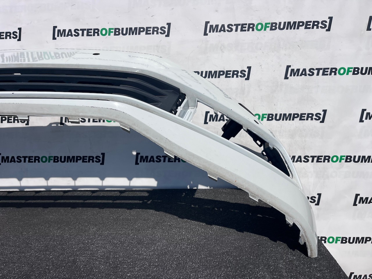 VW Touran Mk2 5t Mpv 2015-2022 Front Bumper 4 Pdc +jets Genuine [v584]