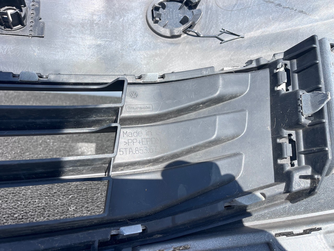 VW Touran Mk2 5t Mpv 2015-2022 Front Bumper 4 Pdc +jets Genuine [v584]
