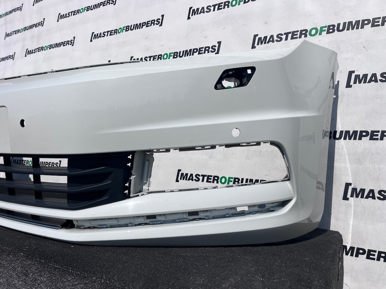 VW Touran Mk2 5t Mpv 2015-2022 Front Bumper 4 Pdc +jets Genuine [v584]