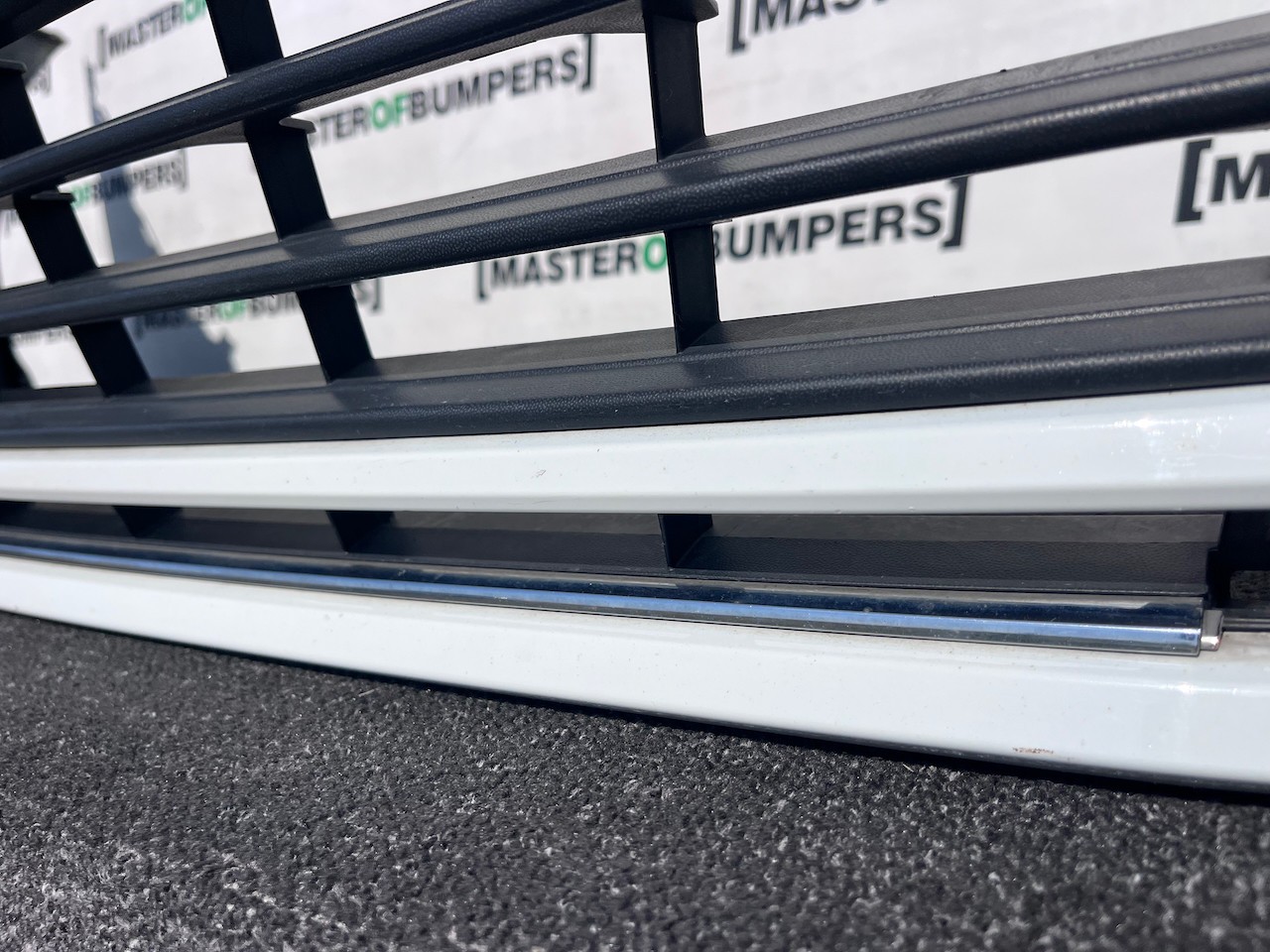 VW Touran Mk2 5t Mpv 2015-2022 Front Bumper 4 Pdc +jets Genuine [v584]