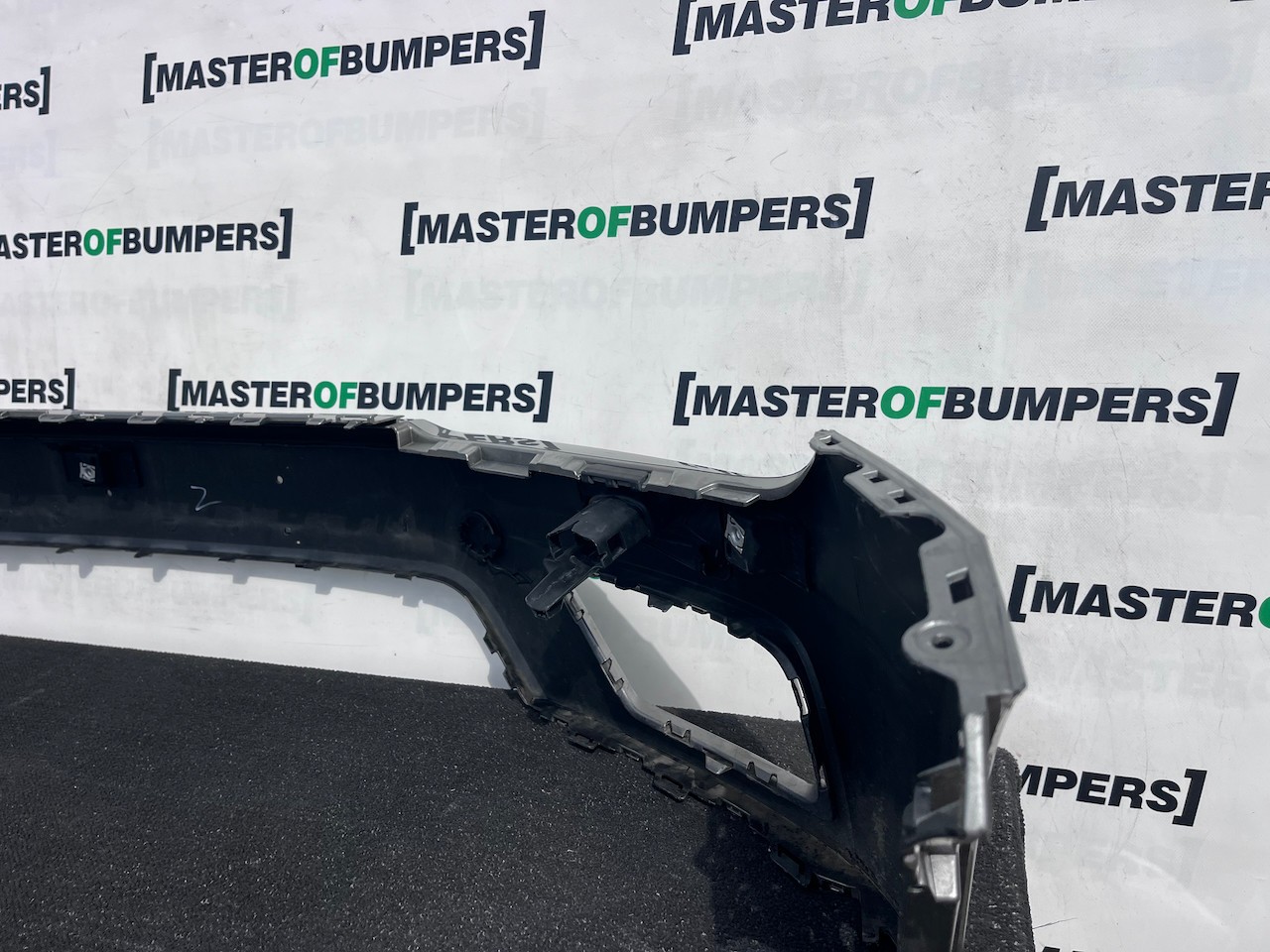 VW Tiguan Sel Bluemotion Mk2 Suv 2016-2019 Front Bumper Jets Genuine [v630]