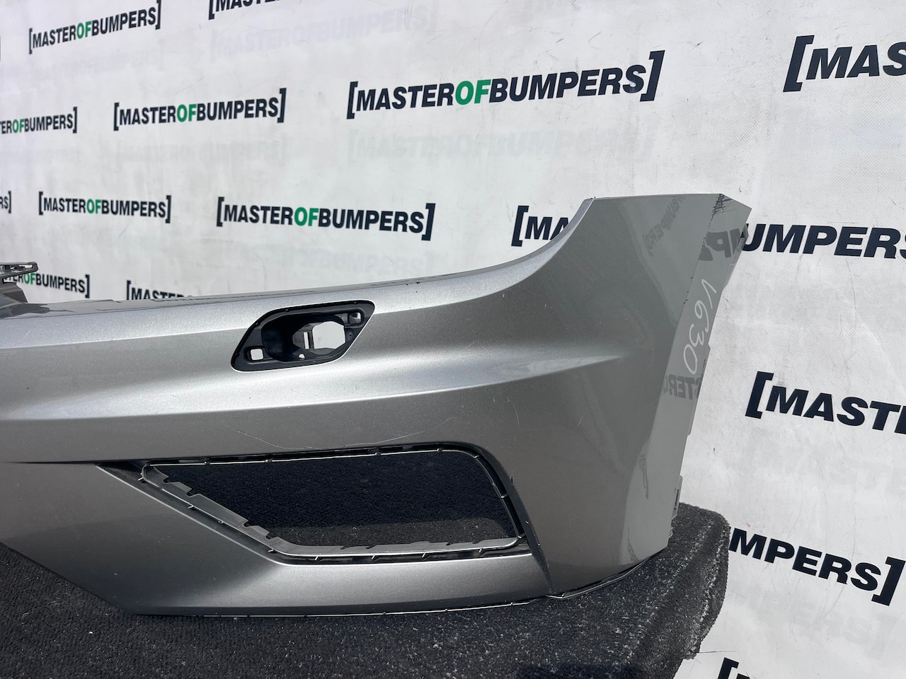 VW Tiguan Sel Bluemotion Mk2 Suv 2016-2019 Front Bumper Jets Genuine [v630]