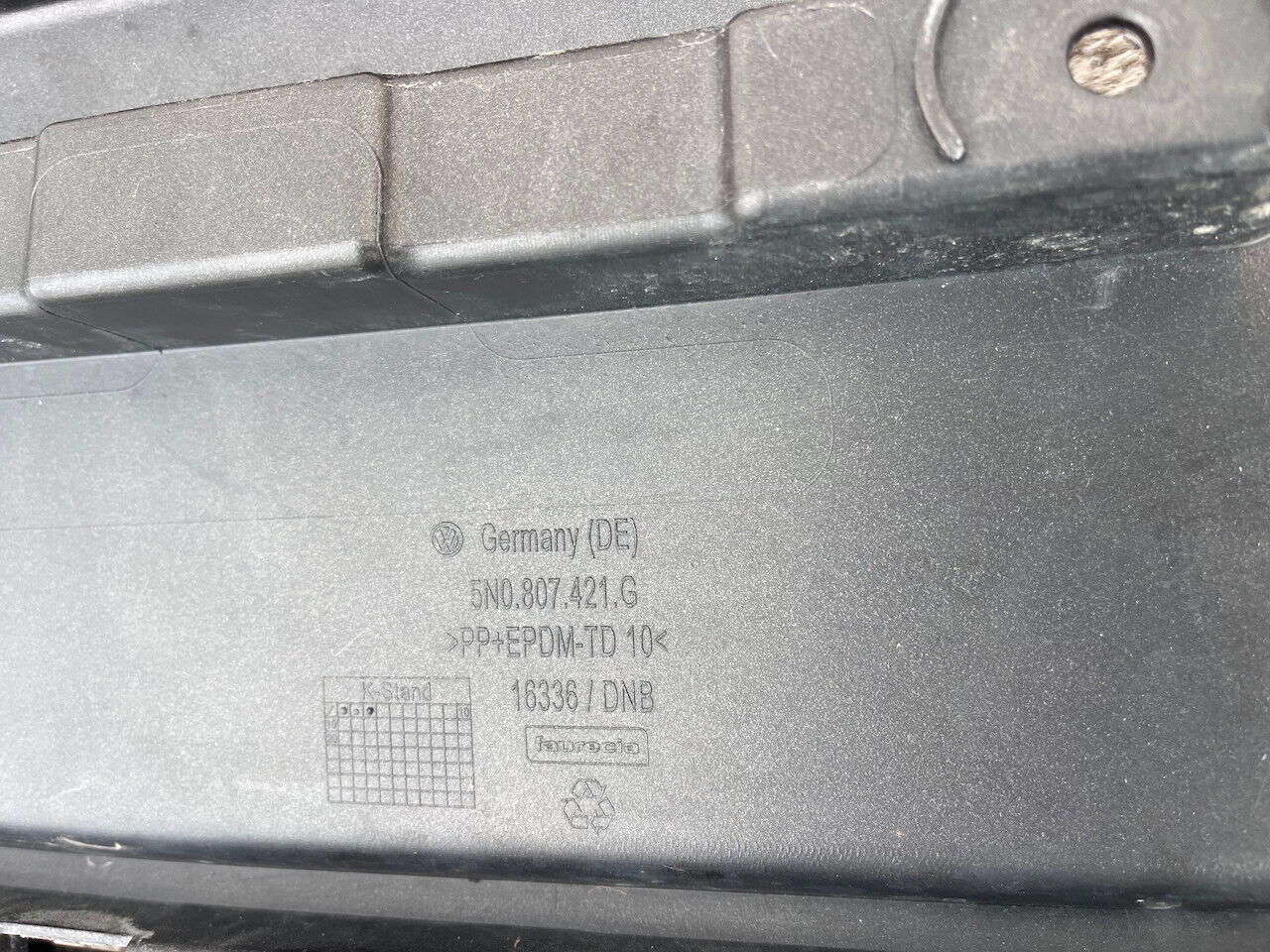 VW Tiguan R Line Se Suv 2011-2014 Rear Bumper Top Section Genuine [v241]